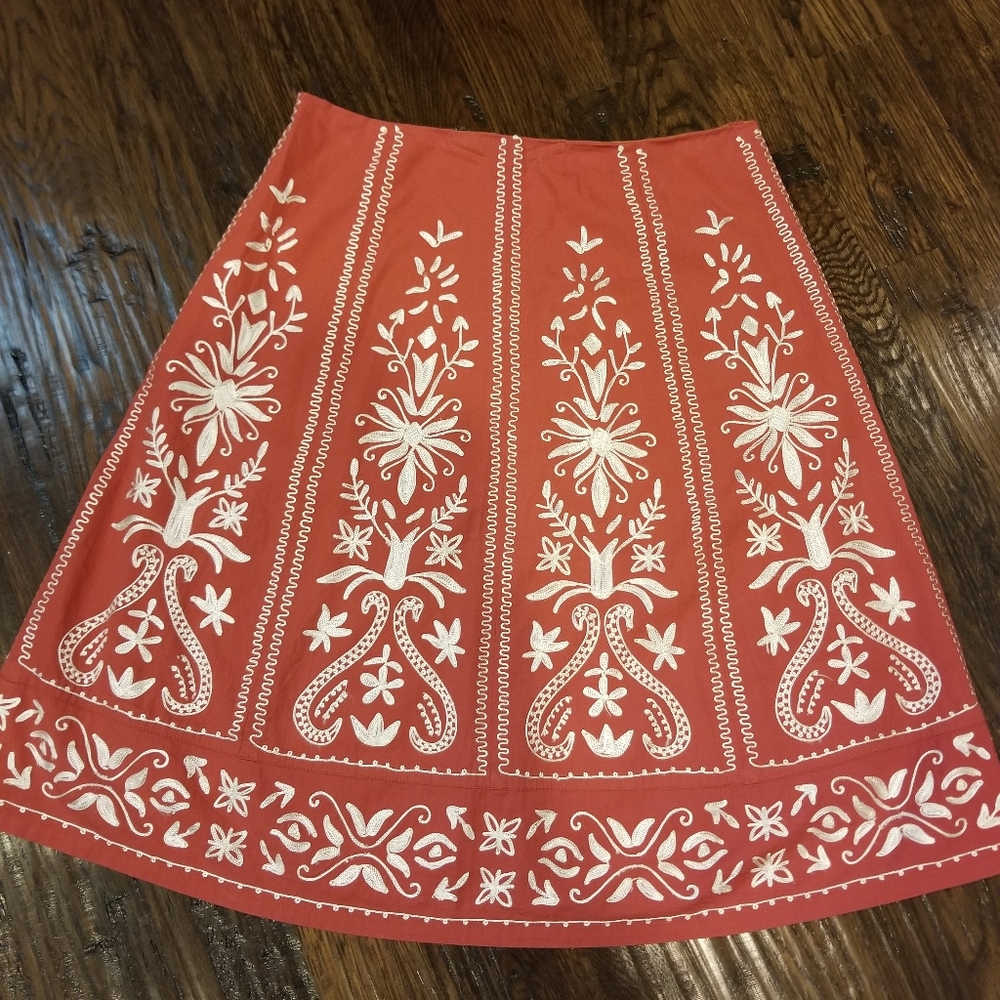 Cotton A line skirt with crewel embroidery - Picture 2 of 8